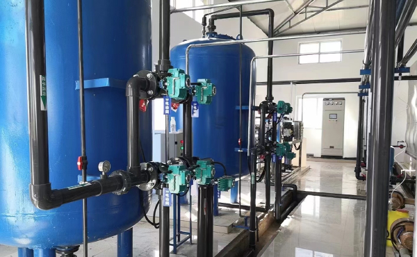 鋼鐵冶金高爐冷卻循環水系統簡介鋼鐵冶金高爐冷卻循環水系統是高爐生產的核心保障系統，主要為高爐爐體、爐缸、爐底及熱風爐等關鍵設備提供冷卻服務，是防止高爐高溫熔蝕、延長