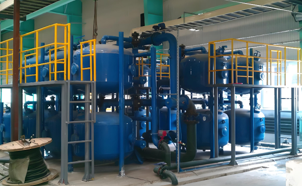 石油化工煉油裝置循環水系統簡介石油化工煉油裝置循環水系統是煉油生產的核心配套系統，主要為煉油全流程設備提供冷卻服務，覆蓋常減壓、催化裂化、加氫精制等關鍵裝置，是保障煉